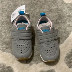 NWT Native girls Velcro shoes
